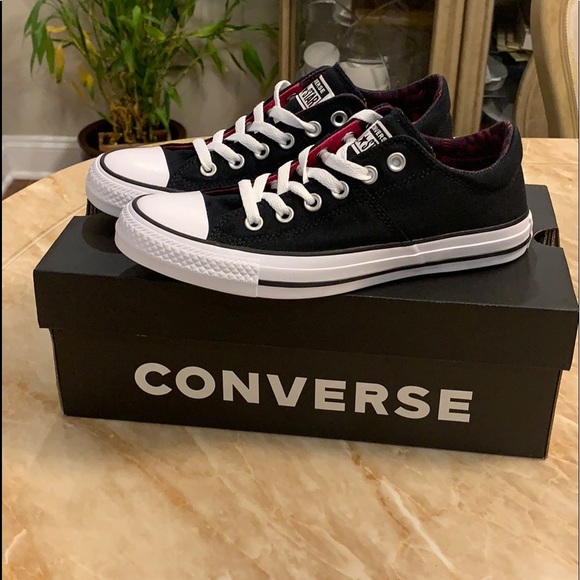 Converse Shoes - CONVERSE BRAND NEW IN CLASSIC BLACK
